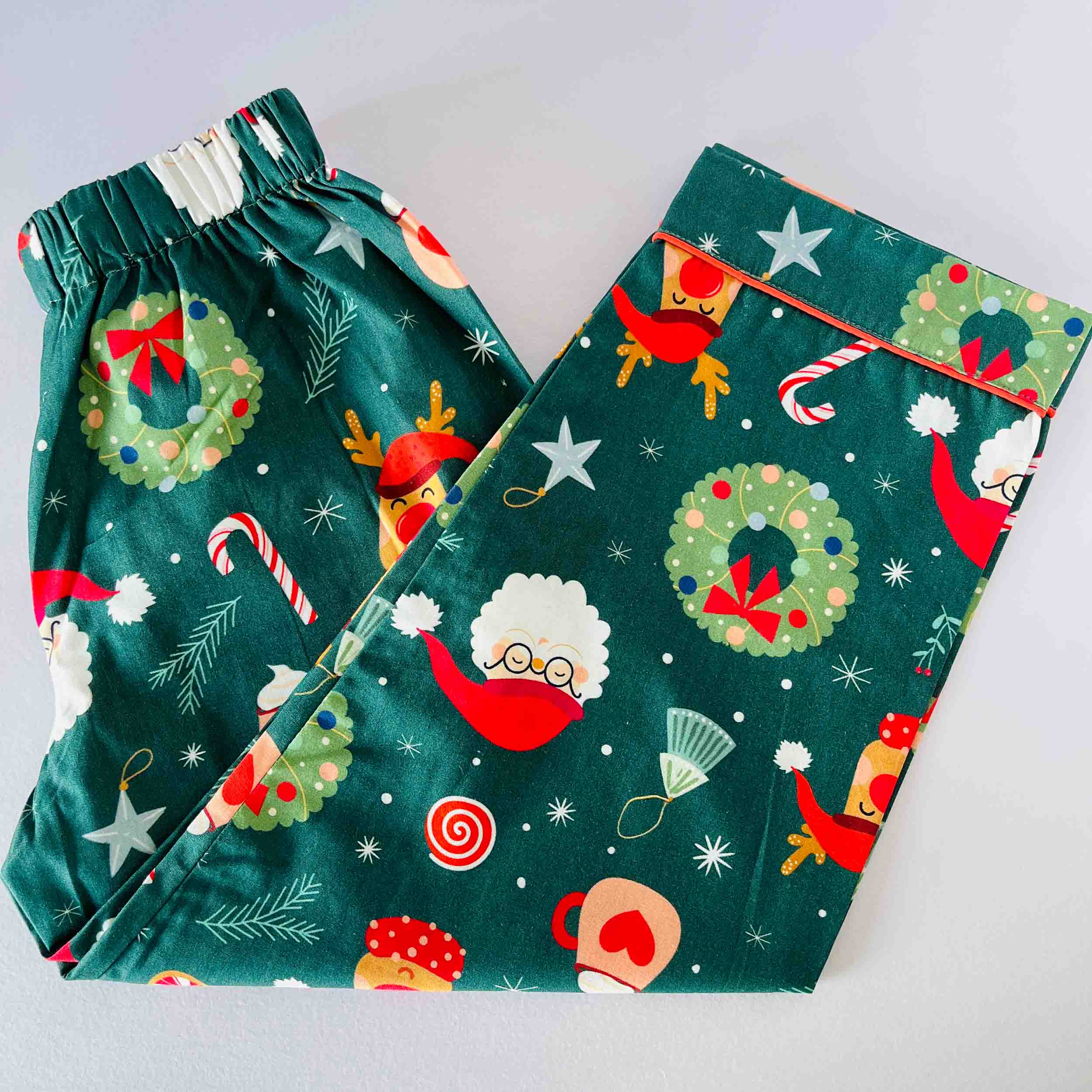 Green Santa print kids cotton night suit with long sleeve shirt and elastic waist pajama