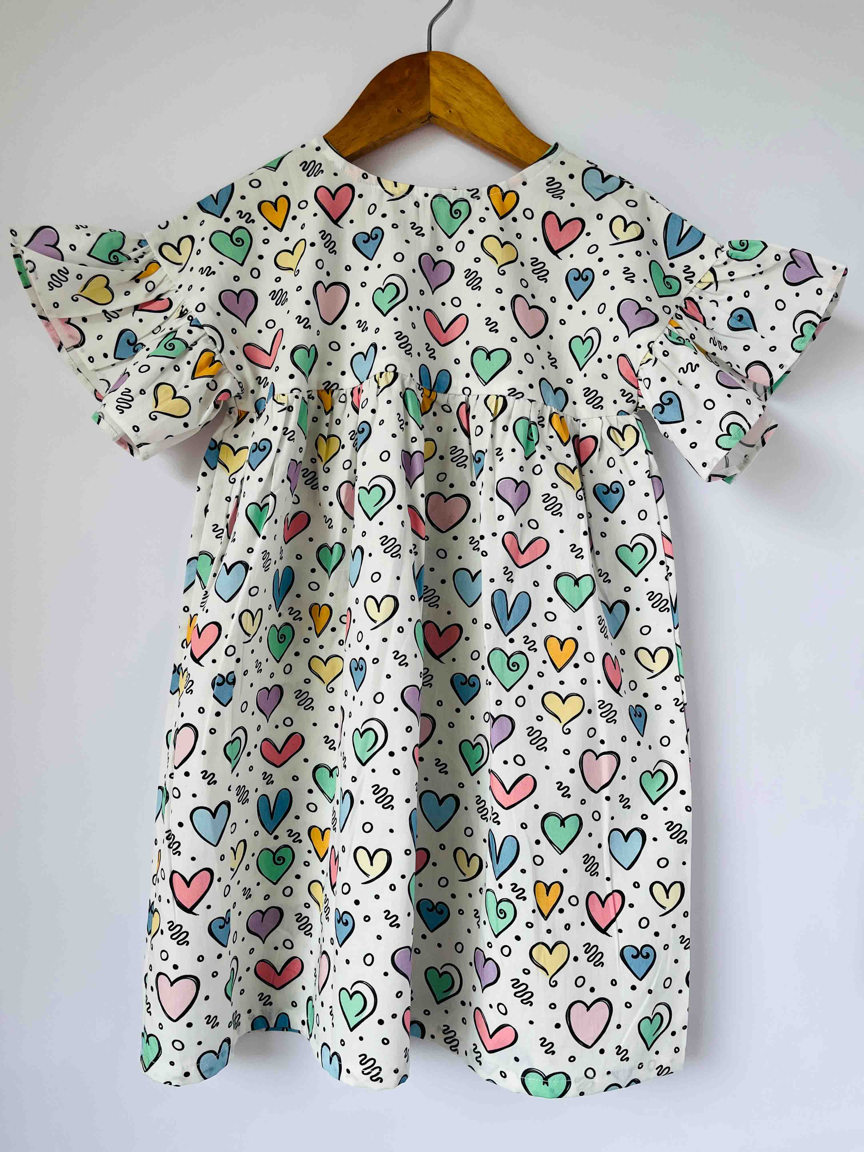 Kids multicolor hearts print cotton dress with short sleeves and back button design